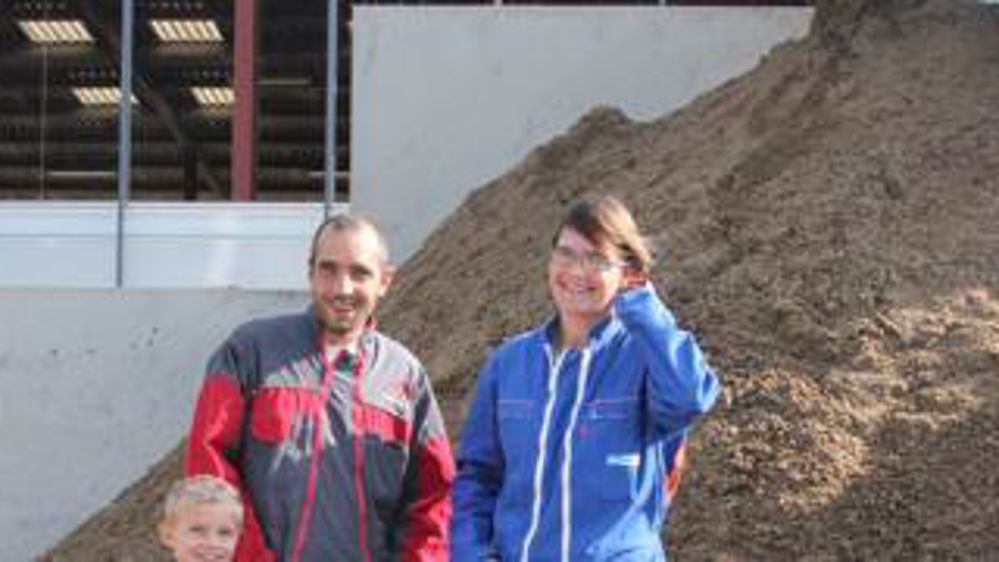 Maxime  Merlet et Mathilde Dewever veulent valoriser les effluents de leurs animaux pour réduire leurs achats d’engrais minéraux. D.L.